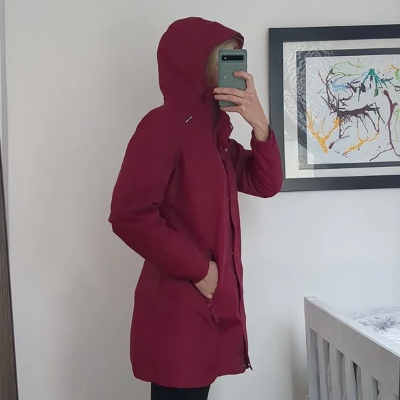 Helly Hansen Raspberry coloured raincoat - Picture 3 of 12